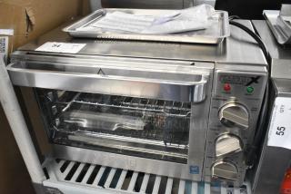 BRAND NEW SCRATCH AND DENT! Waring WCO25X Stainless Steel Quarter Size Countertop Convection Oven. 120 Volts, 1 Phase. Tested and Working!