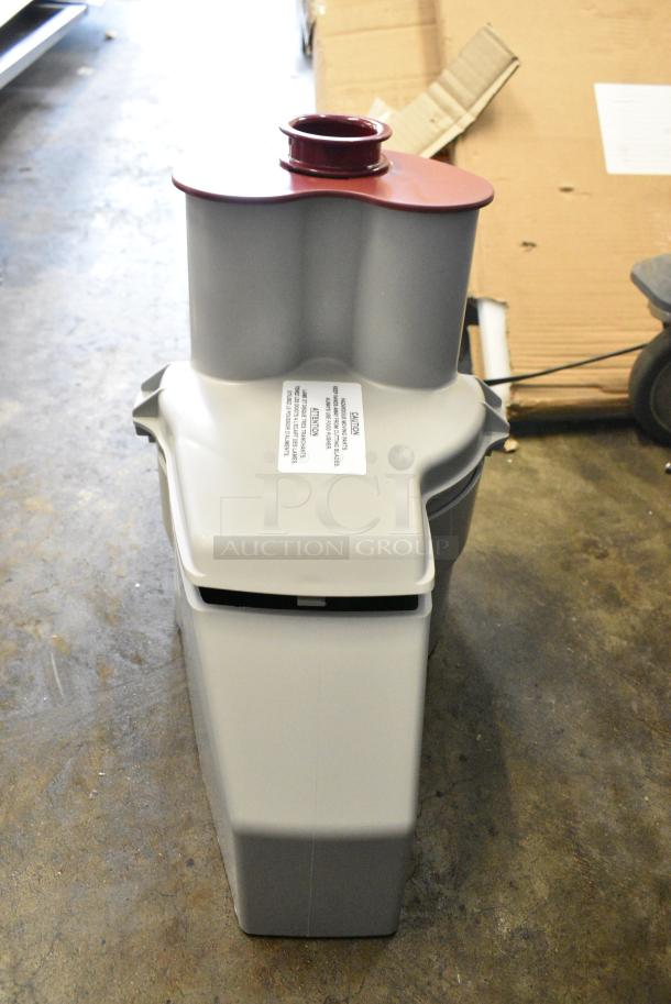 BRAND NEW SCRATCH AND DENT! Robot Coupe R 2 Dice Ultra Combination Food Processor with 3 Qt. / 3 Liter Stainless Steel Bowl, Continuous Feed. 120 Volts, 1 Phase. Tested and Working! - Image 10 of 12