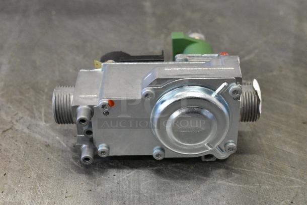 BRAND NEW SCRATCH AND DENT! Honeywell VK4105M5124U CVI Gas Valve - Image 5 of 9