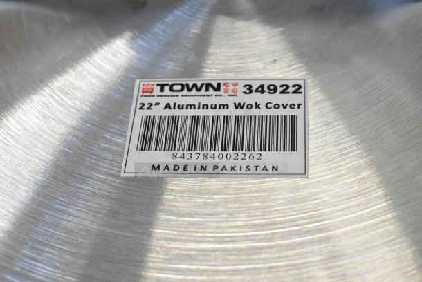 BRAND NEW SCRATCH AND DENT! Town 34922 22 3/8" Aluminum Wok Cover - Image 5 of 5