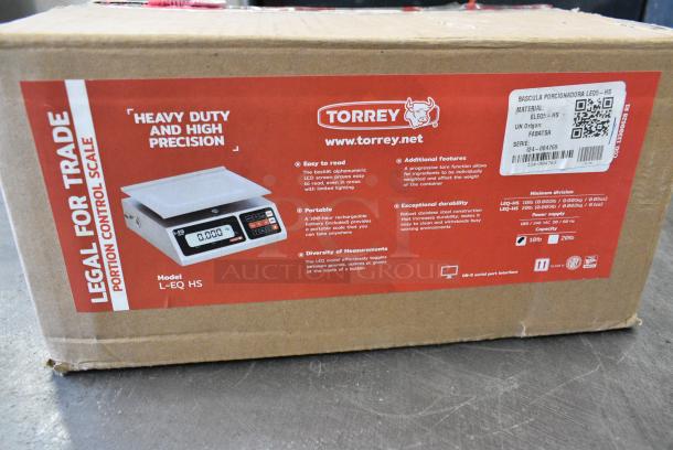 BRAND NEW SCRATCH AND DENT! Tor Rey L-EQ-5/10 10 lb. Digital Portion Control Scale. Tested and Working! - Image 4 of 5