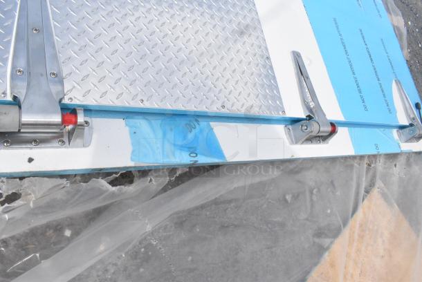 BRAND NEW SCRATCH AND DENT! KPS Global Walk In Box Door. - Image 4 of 9
