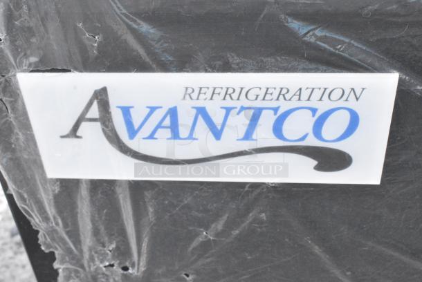 BRAND NEW SCRATCH AND DENT! Avantco 193BC48HCB 48" Curved Glass Black Refrigerated Bakery Display Case. See Pictures for Glass Damage. 110-120 Volts, 1 Phase. - Image 4 of 11