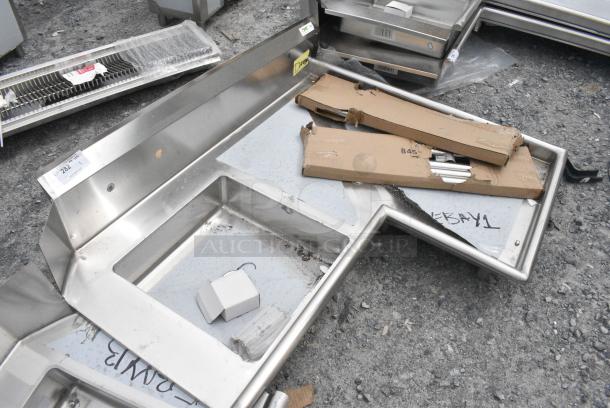 BRAND NEW SCRATCH AND DENT! Regency 600DDTI48R 4' 16-Gauge Stainless Steel Soiled L-Shape Dishtable - Island - Image 2 of 7