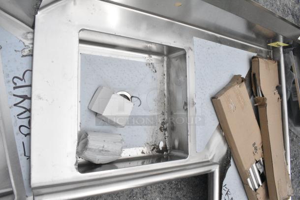 BRAND NEW SCRATCH AND DENT! Regency 600DDTI48R 4' 16-Gauge Stainless Steel Soiled L-Shape Dishtable - Island - Image 3 of 7