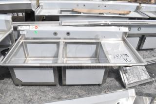 BRAND NEW SCRATCH AND DENT! Regency 600S2242418R 70 1/2" 16 Gauge Stainless Steel Two Compartment Commercial Sink with 1 Drainboard - 24" x 24" x 14" Bowls - Right Drainboard. No Legs.