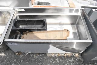 BRAND NEW SCRATCH AND DENT! Regency 600IB1836CP 18" x 36" Underbar Ice Bin with 7 Circuit Post-Mix Cold Plate and Bottle Holders - 79 lb.