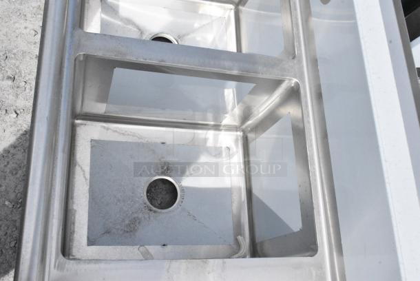 BRAND NEW SCRATCH AND DENT! Regency 600S31620224 100" 16 Gauge Stainless Steel Three Compartment Commercial Sink with 2 Drainboards - 16" x 20". No Legs. - Image 4 of 8