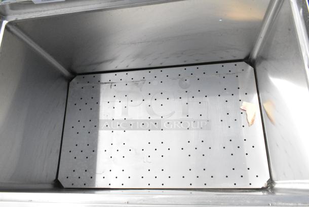 BRAND NEW SCRATCH AND DENT! Regency 600BB2436 24" x 36" Stainless Steel Beer Box with 3" Backsplash - 20 3/4" x 33 3/4" x 18" Bowl - Image 5 of 6