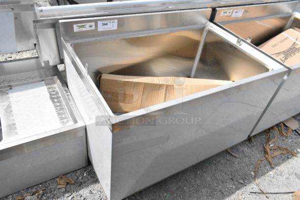 BRAND NEW SCRATCH AND DENT! Regency 600BB2436 24" x 36" Stainless Steel Beer Box with 3" Backsplash - 20 3/4" x 33 3/4" x 18" Bowl - Image 1 of 5