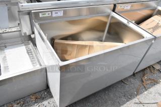 BRAND NEW SCRATCH AND DENT! Regency 600BB2436 24" x 36" Stainless Steel Beer Box with 3" Backsplash - 20 3/4" x 33 3/4" x 18" Bowl