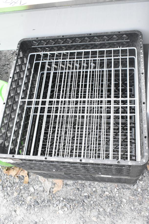BRAND NEW SCRATCH AND DENT! Lot of 2 Vollrath PM3008-4 Traex® Plate Crate Black 30 Compartment Plate Rack - Holds 8" to 8 3/8" Plates - Image 3 of 4