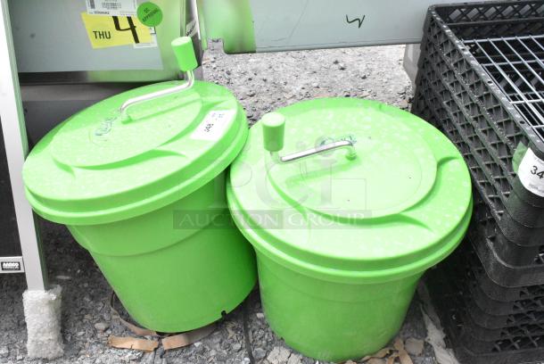2 BRAND NEW SCRATCH AND DENT! Choice Green Poly Lettuce Spinner Salad Spinner. 2 Times Your Bid! - Image 1 of 6