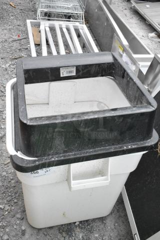 Bakers Mark White Poly Trash Bin w/ Lid.