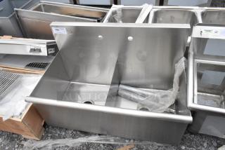 BRAND NEW SCRATCH AND DENT! Stainless Steel 2 Bay Sink.
