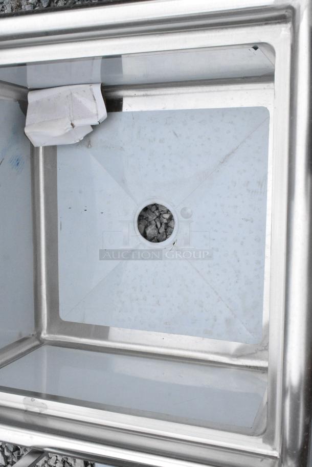 BRAND NEW SCRATCH AND DENT! Steelton 522CS12424 29 1/2" 18-Gauge Stainless Steel One Compartment Commercial Sink without Drainboard - 24" x 24" x 12" Bowl - Image 7 of 9