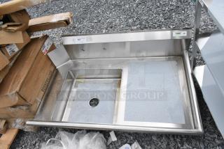 BRAND NEW SCRATCH AND DENT! Regency 600DDT48R 16 Gauge 4' Soiled / Dirty Dish Table - Right Drainboard. No Legs.