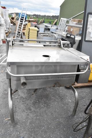 Groen P-40G Eclipse Stainless Steel Commercial Floor Style Natural Gas Powered 40 Gallon Tilting Braising Pan. 144,000 BTU.