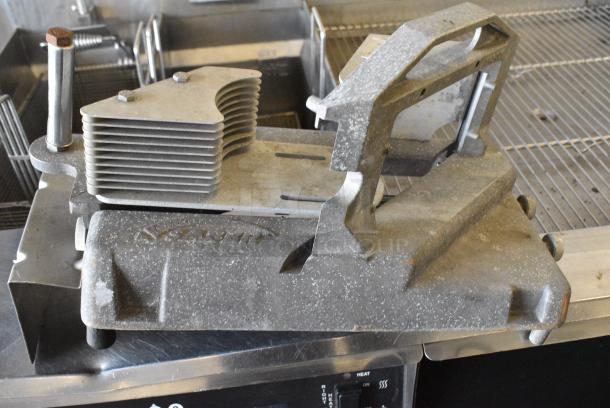Metal Countertop Tomato Slicer. - Image 5 of 9