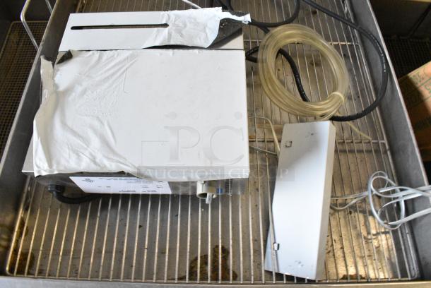 BRAND NEW SCRATCH AND DENT! Manitowoc AuCS-A Automatic Cleaning System For Ice Machine - Image 1 of 7