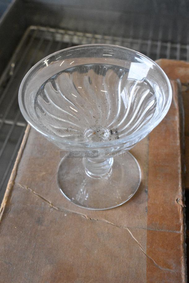 Box of 12 Luminarc Stemmed Glasses - Image 4 of 5