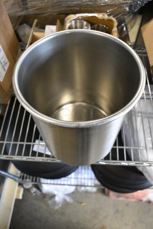 10 BRAND NEW SCRATCH AND DENT! Items Including 4 Cambro 35CLRCW135 Camwear® 1/3 Size Clear Polycarbonate Colander Pan - 5" Deep, Stainless Steel Cylindrical Drop In Bin. 10 Times Your Bid! - Image 4 of 5