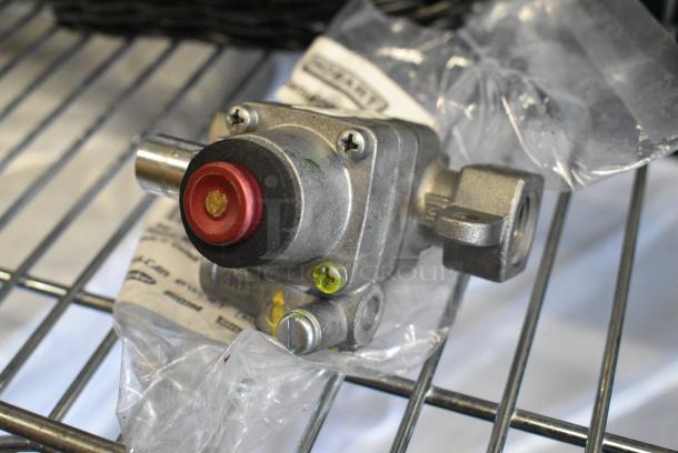 2 BRAND NEW SCRATCH AND DENT! Various Items Including Vulcan 00-913102-00024 I,VALVE & CONNECTOR and Avantco 17819500I Carel Controller Kit for GD-ICE Series. 2 Times Your Bid! - Image 2 of 8