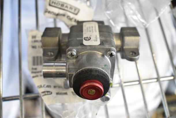 2 BRAND NEW SCRATCH AND DENT! Various Items Including Vulcan 00-913102-00024 I,VALVE & CONNECTOR and Avantco 17819500I Carel Controller Kit for GD-ICE Series. 2 Times Your Bid! - Image 4 of 8