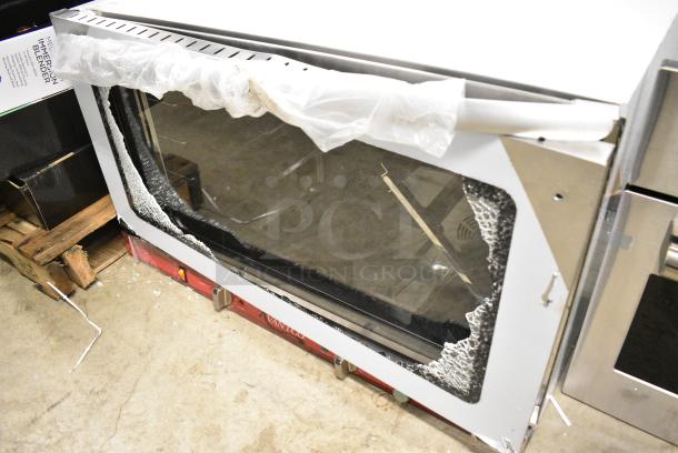 BRAND NEW SCRATCH AND DENT! Avantco 177CO46M Full Size Countertop Convection Oven with Moisture Injection, 4.4 cu. ft. See Pictures for Broken Glass. 208/240 Volts. - Image 4 of 9