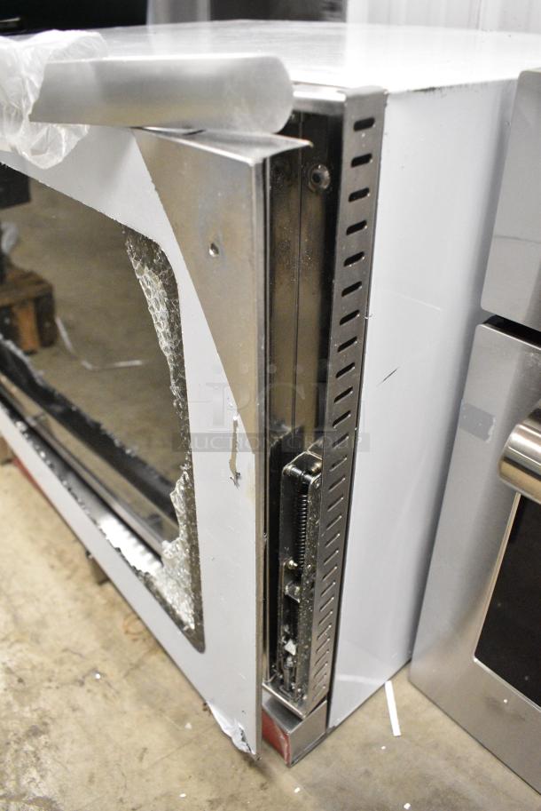 BRAND NEW SCRATCH AND DENT! Avantco 177CO46M Full Size Countertop Convection Oven with Moisture Injection, 4.4 cu. ft. See Pictures for Broken Glass. 208/240 Volts. - Image 5 of 9
