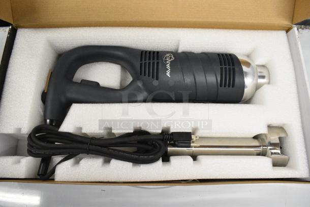 5 BRAND NEW SCRATCH AND DENT! AvaMix 928IBMD10 10" Medium-Duty Variable Speed Immersion Blender - 3/4 hp. 120 Volts, 1 Phase. 5 Times Your Bid! - Image 1 of 10