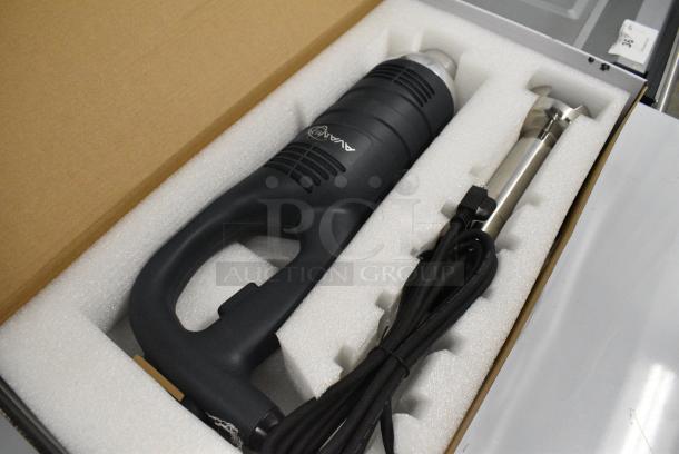 5 BRAND NEW SCRATCH AND DENT! AvaMix 928IBMD10 10" Medium-Duty Variable Speed Immersion Blender - 3/4 hp. 120 Volts, 1 Phase. 5 Times Your Bid! - Image 2 of 10