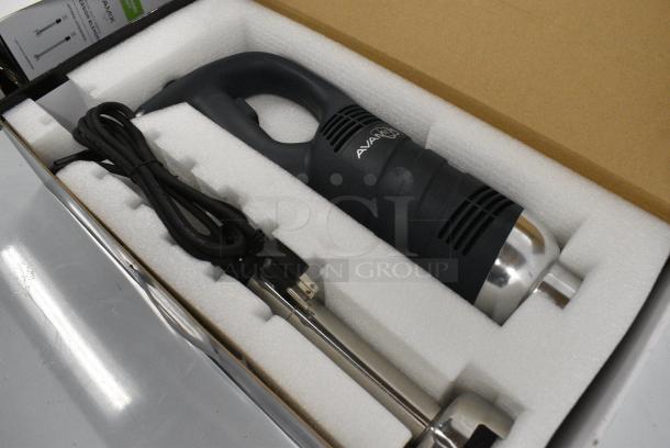 5 BRAND NEW SCRATCH AND DENT! AvaMix 928IBMD10 10" Medium-Duty Variable Speed Immersion Blender - 3/4 hp. 120 Volts, 1 Phase. 5 Times Your Bid! - Image 3 of 10