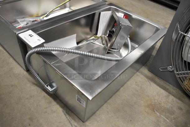 BRAND NEW SCRATCH AND DENT! 2024 Avantco 177TM12B Top Mount Drop-In Full Size Hot Food Well with Round Inside Corners and Drain. 208 Volts, 1 Phase. - Image 3 of 7
