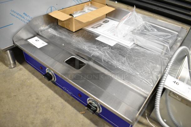 BRAND NEW SCRATCH AND DENT! 2024 Globe Chefmate GEG24 Stainless Steel Commercial Countertop Electric Powered Flat Top Griddle. 208/240 Volts, 1 Phase. - Image 3 of 11