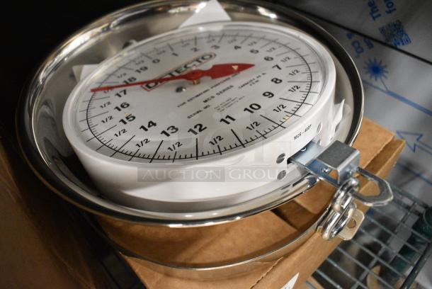 BRAND NEW SCRATCH AND DENT! Cardinal Detecto MCS-40DF 40 lb. Hanging Fish Scale with Double Dial - Image 2 of 6