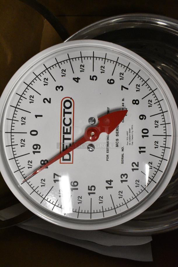 BRAND NEW SCRATCH AND DENT! Cardinal Detecto MCS-40DF 40 lb. Hanging Fish Scale with Double Dial - Image 2 of 4