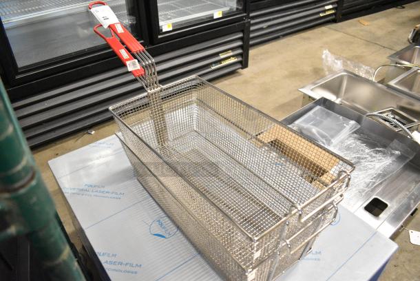 2 BRAND NEW SCRATCH AND DENT! Avantco 177FB1796 17 1/2" x 9 1/4" x 6 1/8" Twin Fryer Basket with Front Hook. 2 Times Your Bid! - Image 2 of 6