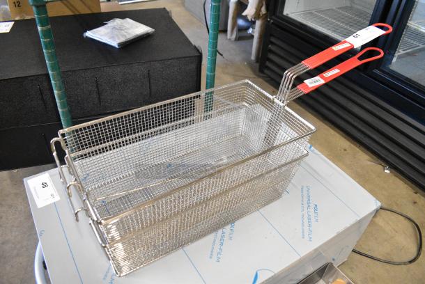 2 BRAND NEW SCRATCH AND DENT! Avantco 177FB1796 17 1/2" x 9 1/4" x 6 1/8" Twin Fryer Basket with Front Hook. 2 Times Your Bid! - Image 3 of 6