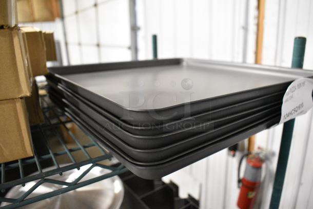 6 BRAND NEW SCRATCH AND DENT! American Metalcraft HCSQ1610 16" x 16" x 1" Hard Coat Aluminum Square Pizza Pan. 6 Times Your Bid! - Image 2 of 4