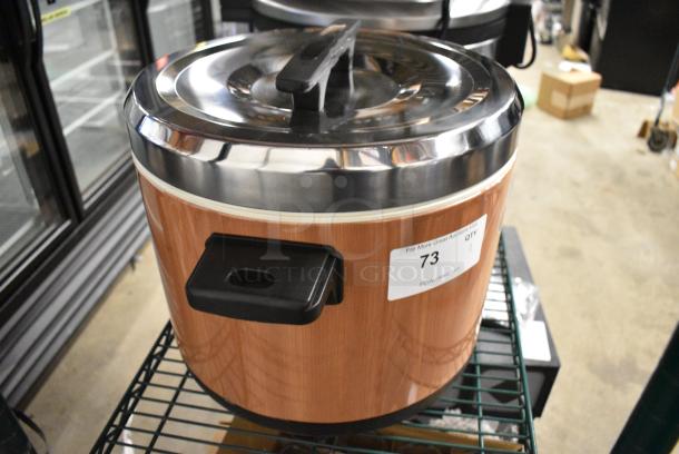 BRAND NEW SCRATCH AND DENT! Emperor's Select 478ESC100W 100 Cup Insulated Sushi Rice Container with Woodgrain Finish - Image 2 of 8
