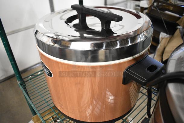 BRAND NEW SCRATCH AND DENT! Emperor's Select 478ESC100W 100 Cup Insulated Sushi Rice Container with Woodgrain Finish - Image 3 of 8