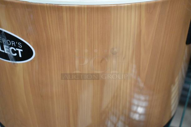 BRAND NEW SCRATCH AND DENT! Emperor's Select 478ESC100W 100 Cup Insulated Sushi Rice Container with Woodgrain Finish - Image 5 of 8