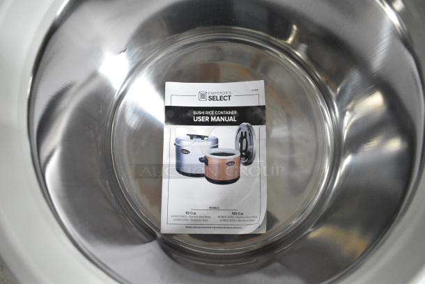 BRAND NEW SCRATCH AND DENT! Emperor's Select 478ESC100W 100 Cup Insulated Sushi Rice Container with Woodgrain Finish - Image 6 of 8