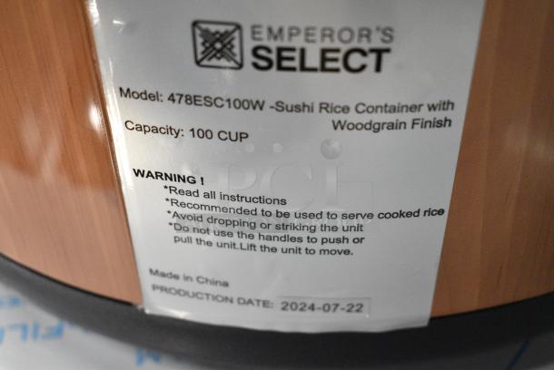 BRAND NEW SCRATCH AND DENT! Emperor's Select 478ESC100W 100 Cup Insulated Sushi Rice Container with Woodgrain Finish - Image 8 of 8