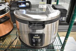 BRAND NEW SCRATCH AND DENT! Avantco 177RCSB90 90 Cup (45 Cup Raw) Digital Electric Rice Cooker / Warmer with Hinged Lid - 240 Volts, 1 Phase.