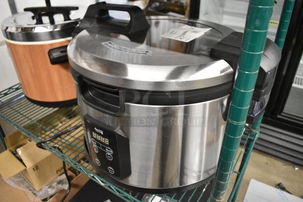 BRAND NEW SCRATCH AND DENT! Avantco 177RCSB90 90 Cup (45 Cup Raw) Digital Electric Rice Cooker / Warmer with Hinged Lid - 240 Volts, 1 Phase. - Image 3 of 8