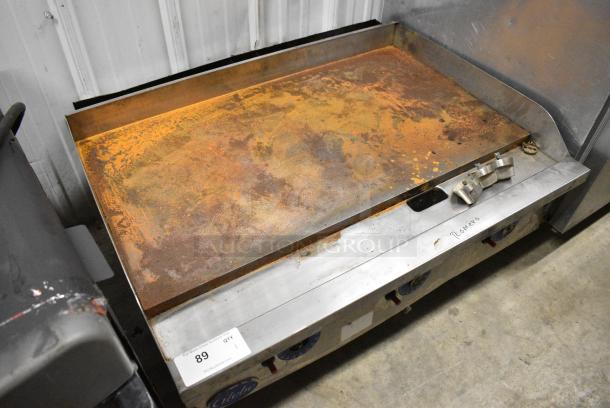 Globe Stainless Steel Commercial Countertop Natural Gas Powered Flat Top Griddle w/ Thermostatic Controls. - Image 2 of 7