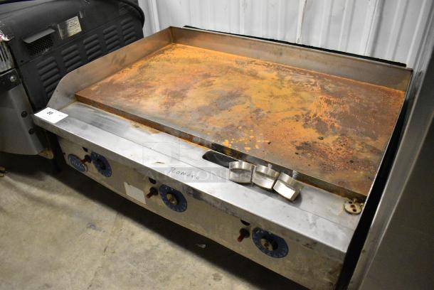 Globe Stainless Steel Commercial Countertop Natural Gas Powered Flat Top Griddle w/ Thermostatic Controls. - Image 3 of 7