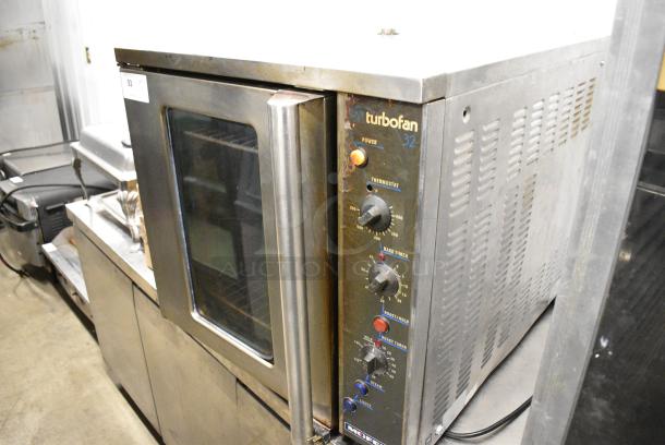 Moffat Turbofan Stainless Steel Commercial Natural Gas Powered Half Size Convection Oven w/ View Through Door, Metal Oven Racks and Thermostatic Controls. - Image 3 of 8